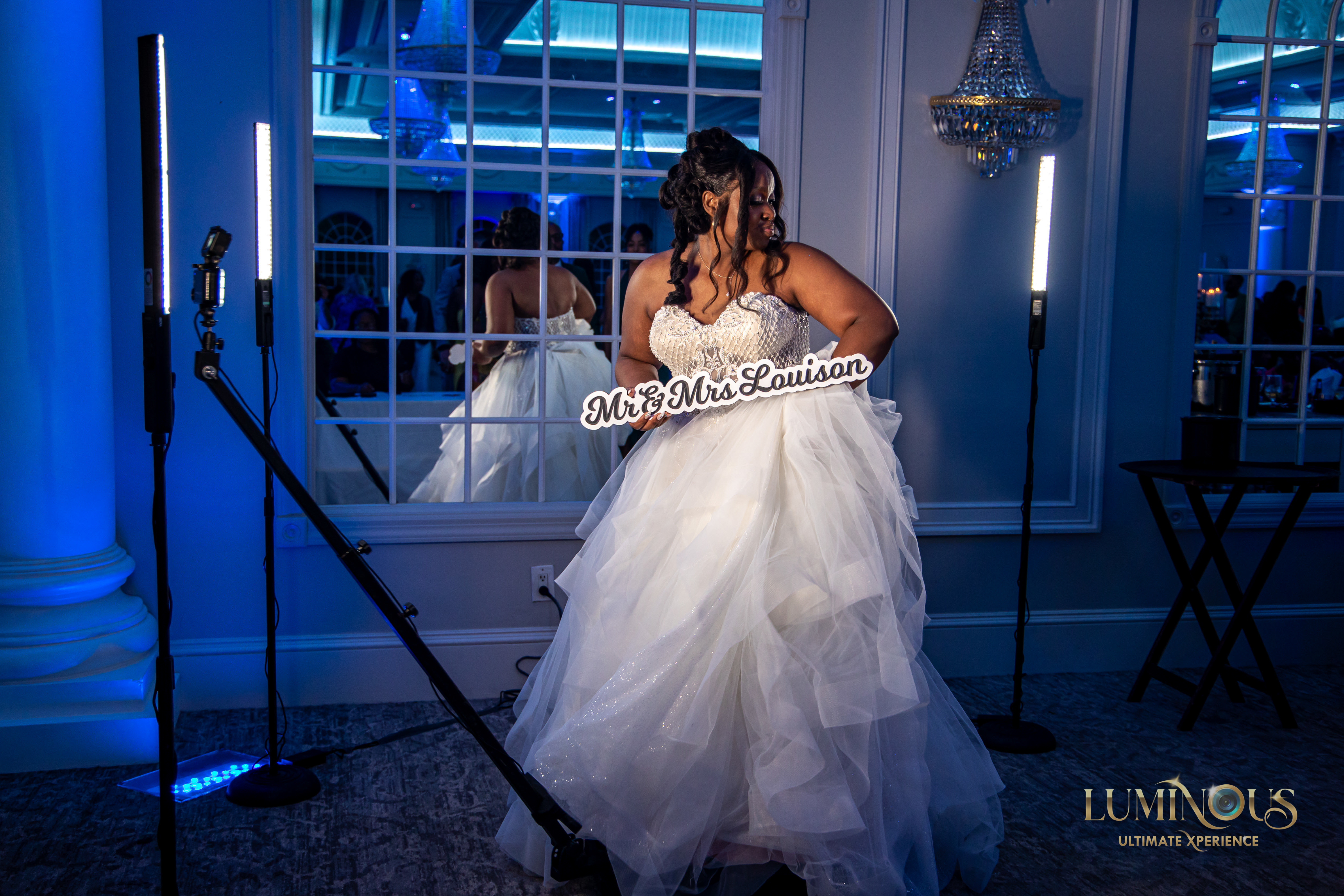 The beautiful bride enjoying getting photos taken on the 360