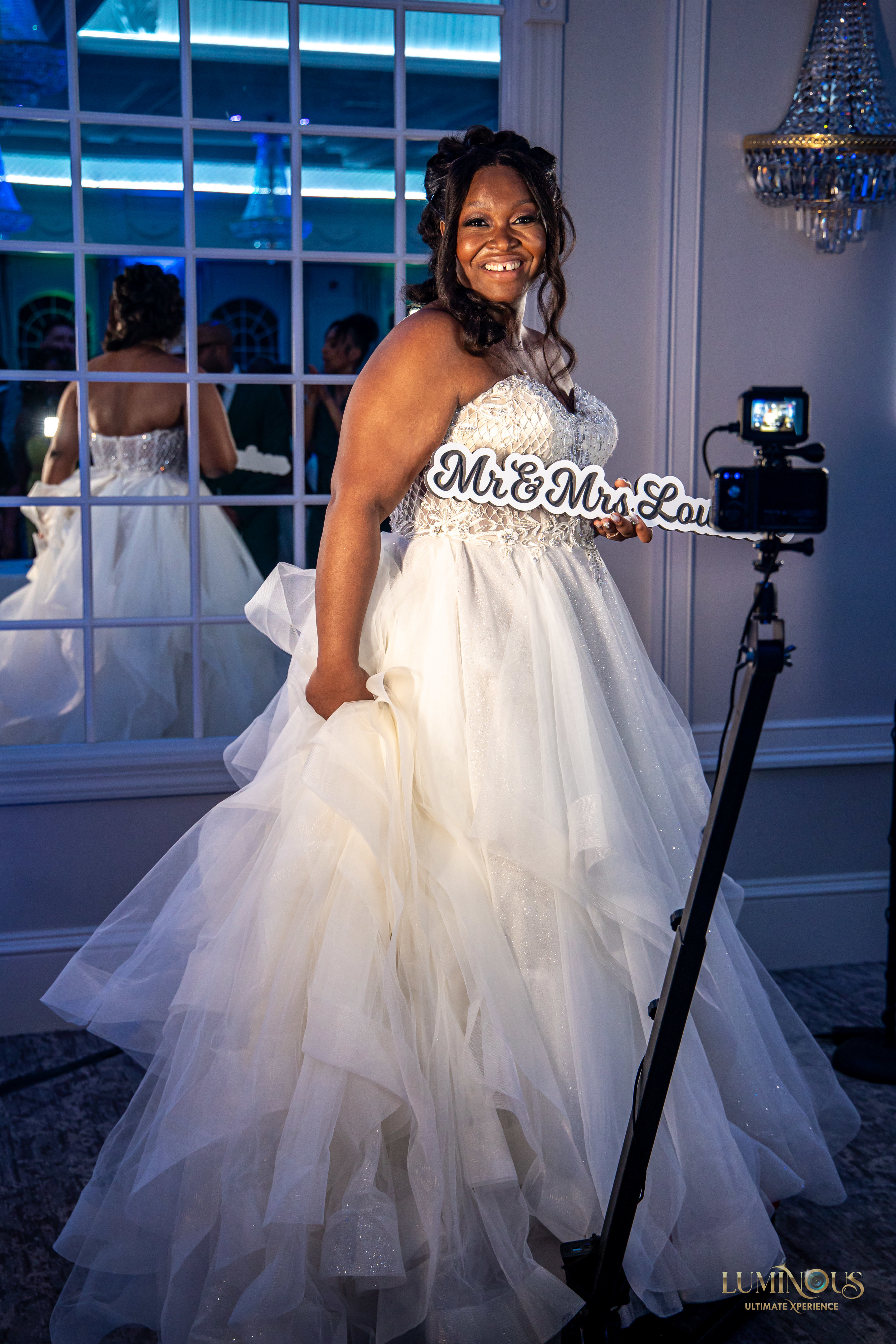 The beautiful bride enjoying getting photos taken on the 360