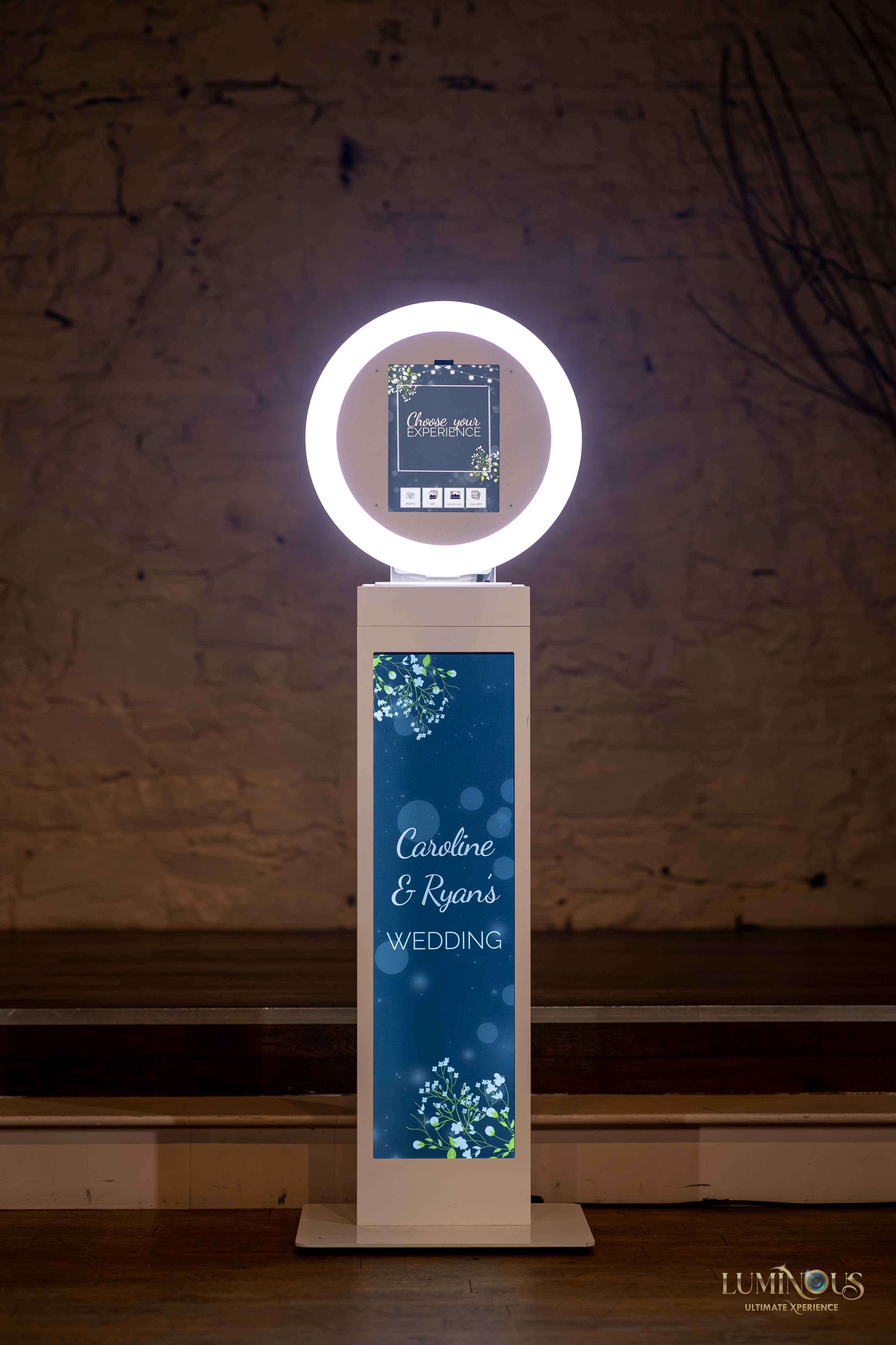The Mobi Aura view booth waiting for wedding guests to come along and have their photos taken