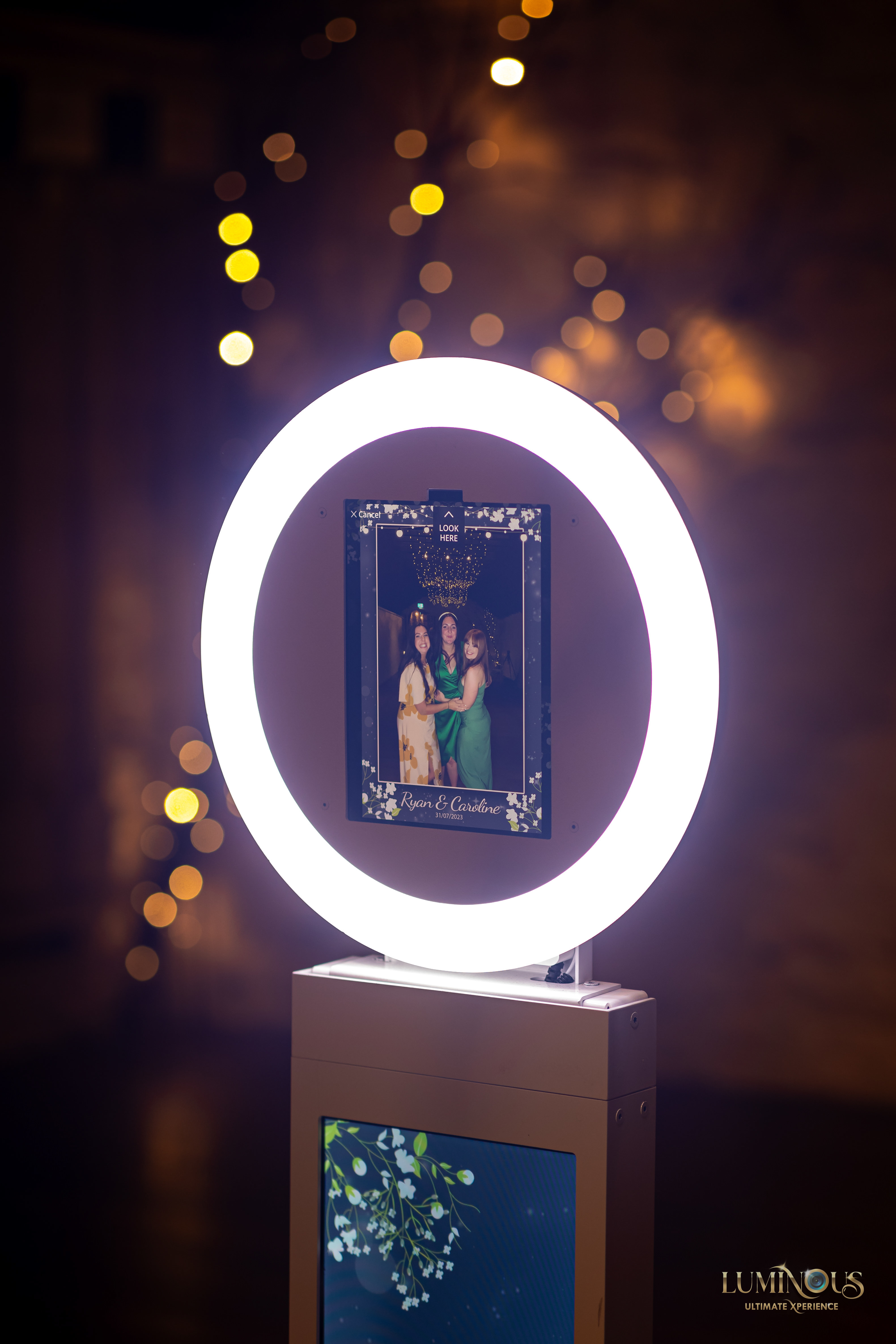 A photo preview on the Mobi Aura booth of wedding guests, just waiting on them to tap to finish